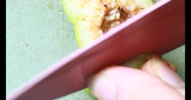 Biraz taze incir dilimlenmiş.