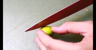 Biraz taze incir dilimlenmiş.