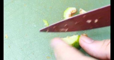 Biraz taze incir dilimlenmiş.