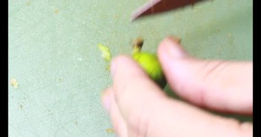 Biraz taze incir dilimlenmiş.