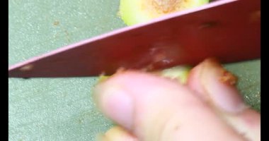 Biraz taze incir dilimlenmiş.