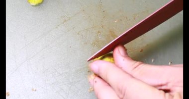 Biraz taze incir dilimlenmiş.