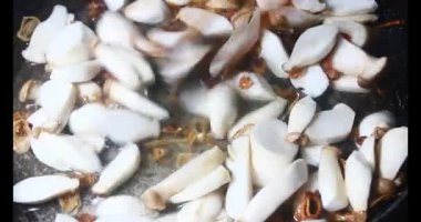 Domates soslu mantar ve soya peyniri.