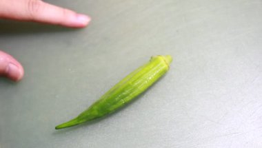 Yumurtayla kızartılmış bamya.