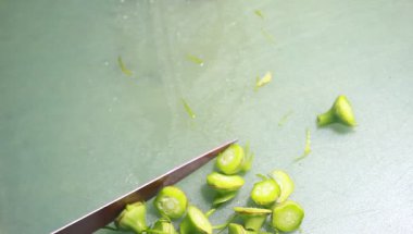 Yumurtayla kızartılmış bamya.