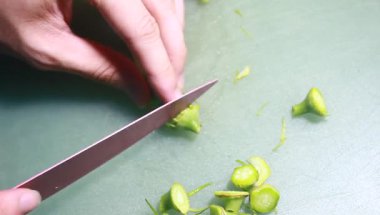 Yumurtayla kızartılmış bamya.