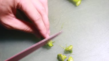 Yumurtayla kızartılmış bamya.