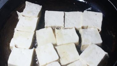 tavada tofu kızart.