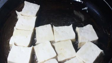 tavada tofu kızart.