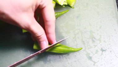 Yumurtayla kızartılmış bamya.