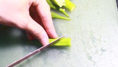 Yumurtayla kızartılmış bamya.