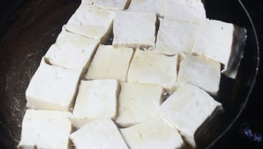 tavada tofu kızart.