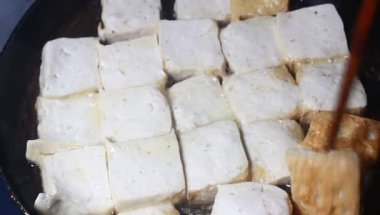 tavada tofu kızart.