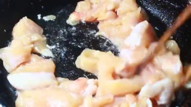 Kurutulmuş tavuk diş ipi yap.