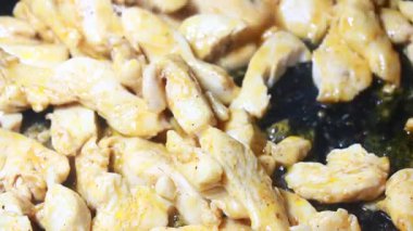 Kurutulmuş tavuk diş ipi yap.