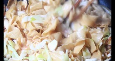 Domates soslu mantar ve soya peyniri.