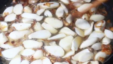 Domates soslu mantar ve soya peyniri.