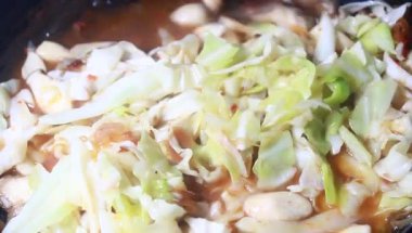 Domates soslu mantar ve soya peyniri.