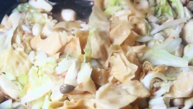 Domates soslu mantar ve soya peyniri.