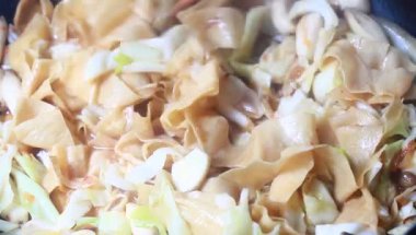 Domates soslu mantar ve soya peyniri.