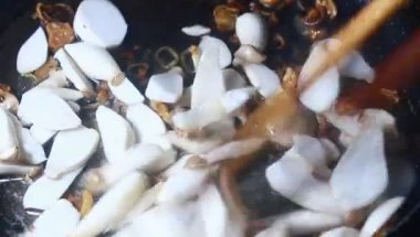 Domates soslu mantar ve soya peyniri.