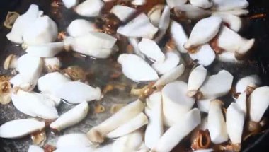 Domates soslu mantar ve soya peyniri.