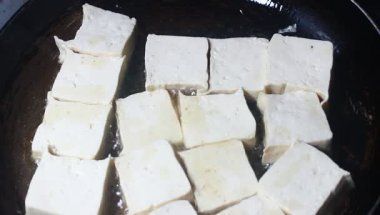 tavada tofu kızart.