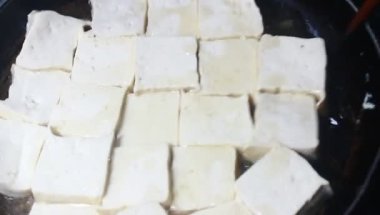 tavada tofu kızart.