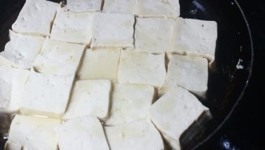 tavada tofu kızart.