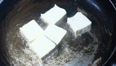 tavada tofu kızart.