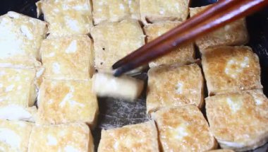 tavada tofu kızart.