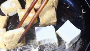 tavada tofu kızart.