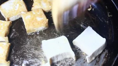 tavada tofu kızart.