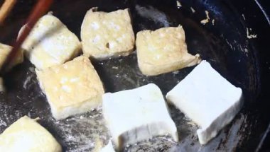 tavada tofu kızart.