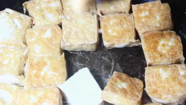 tavada tofu kızart.