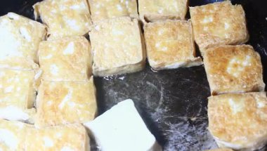 tavada tofu kızart.