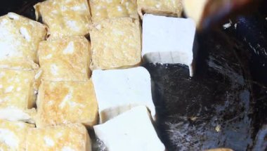 tavada tofu kızart.