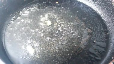 Tavuk dilimlerini inceledim.