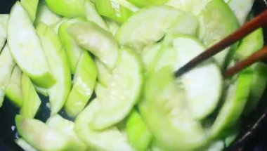 Kızartma için kabak soy