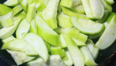 Kızartma için kabak soy