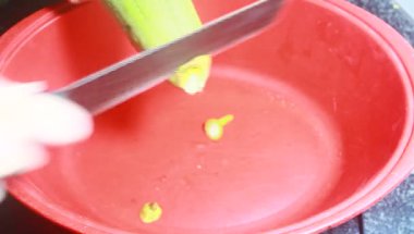 Kızartma için kabak soy