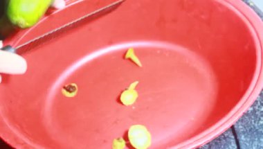 Kızartma için kabak soy