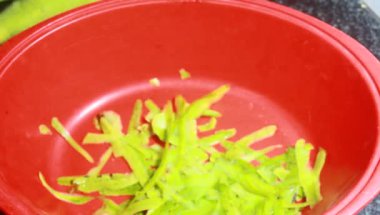 Kızartma için kabak soy