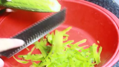 Kızartma için kabak soy