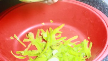 Kızartma için kabak soy