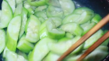 Kızartma için kabak soy