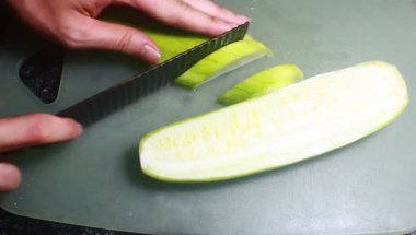 Kızartma için kabak soy