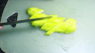 Kızartma için kabak soy