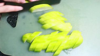 Kızartma için kabak soy