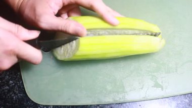 Kızartma için kabak soy